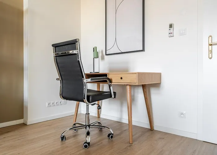 Blueground 2 Furnished Náměstí Míru Prg-44 * Praha